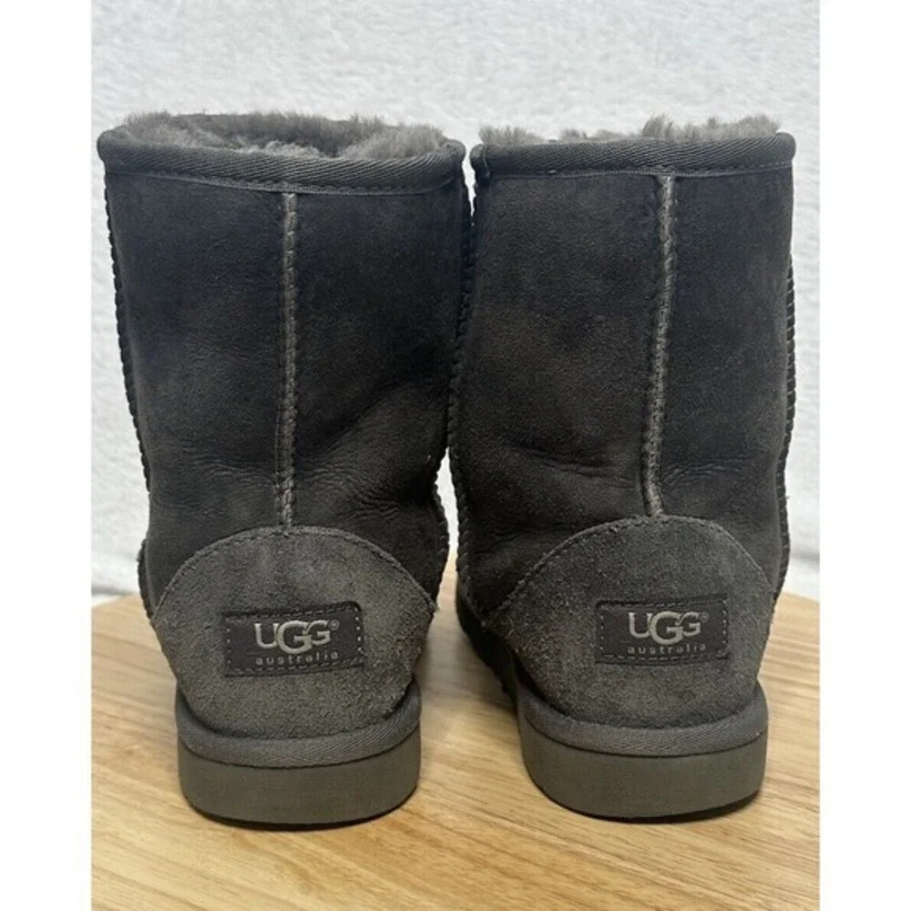 UGG Women’s Sz 3Sheepskin Leather Suede‎ Classic Mid-Calf Boots